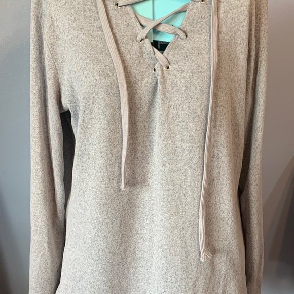 Gray New Trend top with cute ties. - Picture 1 of 5